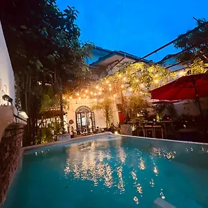 Seconds Hostel